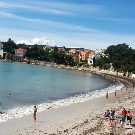 Studio A A 300 M De La Plage Avec Terrasse Amenagee *