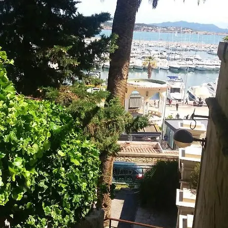 Studio A A 300 M De La Plage Avec Terrasse Amenagee * Bandol