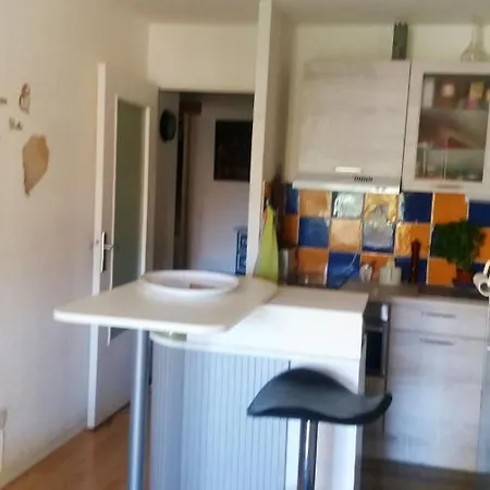 Studio A A 300 M De La Plage Avec Terrasse Amenagee Apartman Bandol